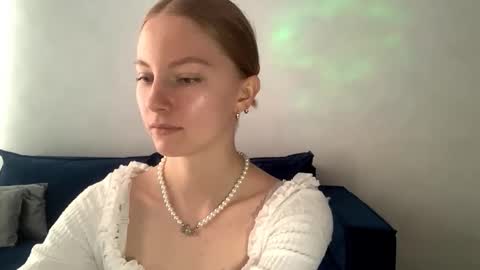 Snapshot of autumnroginson chatting on September 11, 7:31 am Annie online show from September 11, 7:31 am