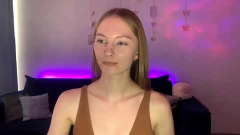Snapshot of autumnroginson chatting on September 14, 1:42 pm Annie online show from September 14, 1:42 pm
