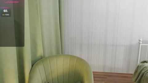Snapshot of avaedenn chatting on December 13, 3:32 pm Ava online show from December 13, 3:32 pm