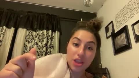 Snapshot of avamonroexo chatting on December 13, 8:43 am Ava Monroe online show from December 13, 8:43 am