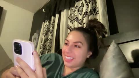 Snapshot of avamonroexo chatting on March 8, 9:02 am Ava Monroe online show from March 8, 9:02 am