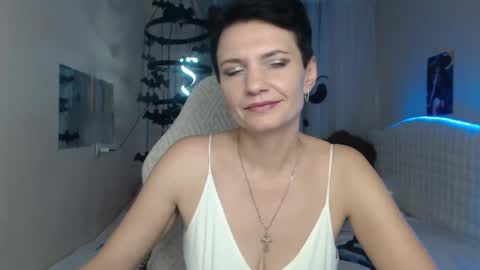 avasaturnian online show from October 11, 3:04 pm