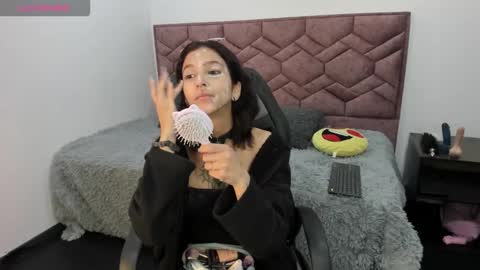 aveline_lux_ online show from September 9, 10:26 am