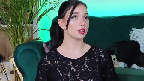 AveryWillow online show from November 4, 10:53 am