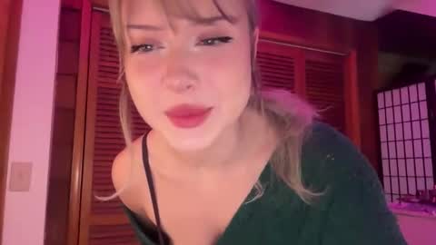 Avery  online show from November 29, 8:24 pm