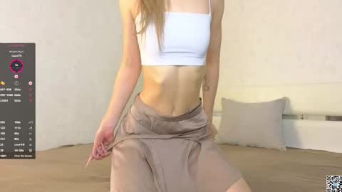 Snapshot of avgustajemes chatting on October 24, 6:42 am Lucy online show from October 24, 6:42 am