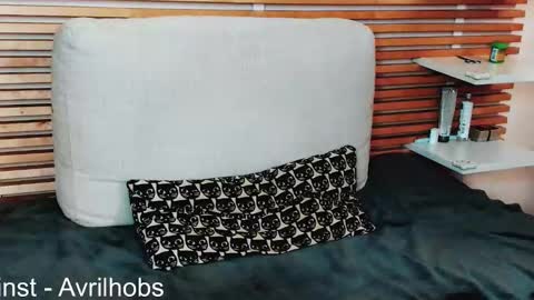 Avril online show from March 10, 5:50 pm