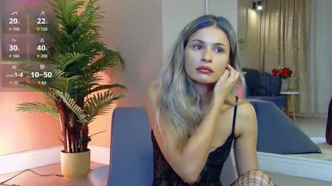 AVRILL CYRUX online show from October 10, 7:35 am