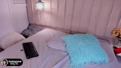 avy_cb online show from April 12, 7:55 am