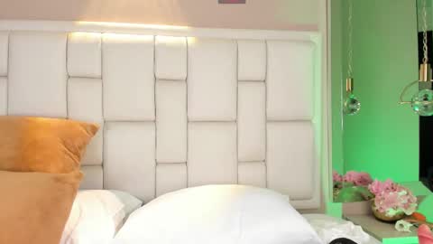 Avy  online show from December 22, 12:52 pm