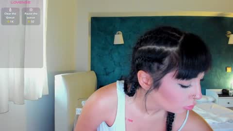 Snapshot of awesome_jolie chatting on December 10, 7:58 am Jolie online show from December 10, 7:58 am