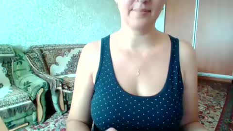 Snapshot of awesomeladyy chatting on October 5, 8:19 am awesomeladyy online show from October 5, 8:19 am