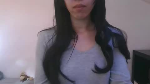 Snapshot of axuepetitt chatting on February 18, 10:38 am axue online show from February 18, 10:38 am