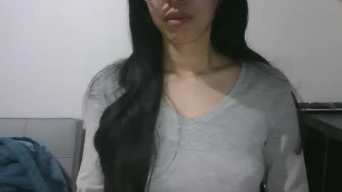 Snapshot of axuepetitt chatting on February 22, 10:37 pm axue online show from February 22, 10:37 pm