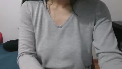 Snapshot of axuepetitt chatting on March 8, 12:53 am axue online show from March 8, 12:53 am