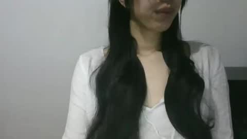 Snapshot of axuepetitt chatting on February 9, 10:43 pm axue online show from February 9, 10:43 pm