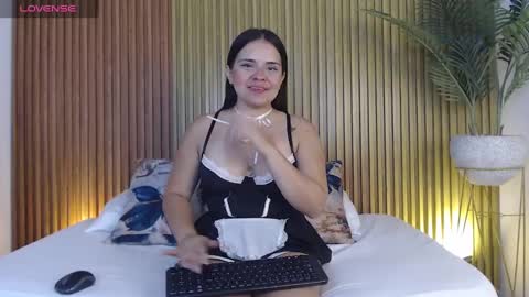 Alyda Jaramillo online show from January 24, 8:00 pm