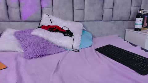 ayla_han online show from April 18, 8:06 am