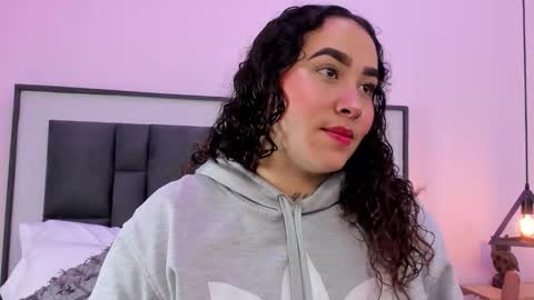 Snapshot of ayla_martinez chatting on October 18, 2:47 am Ayla online show from October 18, 2:47 am