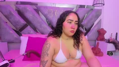 Snapshot of ayla_martinez chatting on September 10, 2:22 am Ayla online show from September 10, 2:22 am