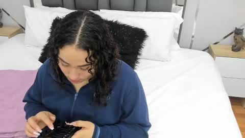 Snapshot of ayla_martinez chatting on February 3, 1:52 am Ayla online show from February 3, 1:52 am