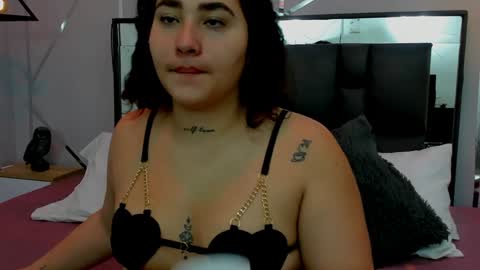 Snapshot of ayla_martinez chatting on February 26, 12:52 am Ayla online show from February 26, 12:52 am