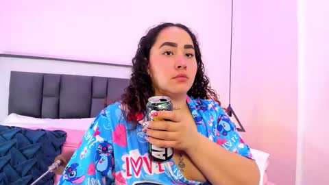 Snapshot of ayla_martinez chatting on October 31, 3:41 am Ayla online show from October 31, 3:41 am