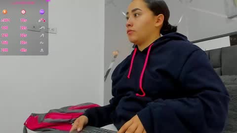 Snapshot of ayla_martinez chatting on December 3, 2:34 am Ayla online show from December 3, 2:34 am