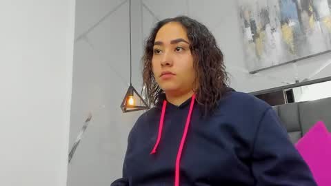 Snapshot of ayla_martinez chatting on December 12, 2:04 am Ayla online show from December 12, 2:04 am