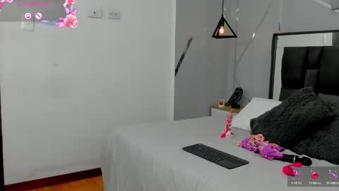 Snapshot of ayla_martinez chatting on March 2, 1:37 am Ayla online show from March 2, 1:37 am