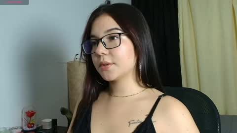 ayleen_hall_ online show from June 2, 1:28 am