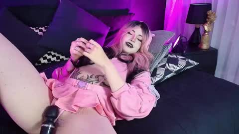 Snapshot of aylen_darkmoor chatting on September 25, 9:34 pm Aylen online show from September 25, 9:34 pm