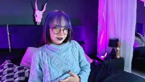 Snapshot of aylen_darkmoor chatting on October 2, 8:25 pm Aylen online show from October 2, 8:25 pm