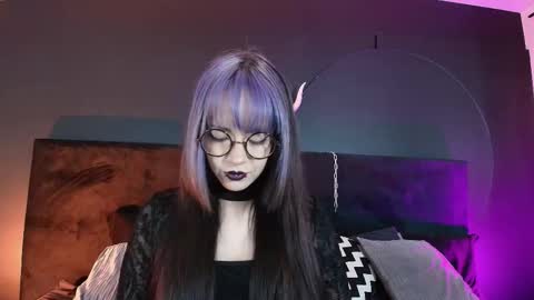 Snapshot of aylen_darkmoor chatting on October 14, 7:49 pm Aylen online show from October 14, 7:49 pm