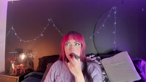 Snapshot of aylen_darkmoor chatting on December 23, 7:41 pm Aylen online show from December 23, 7:41 pm