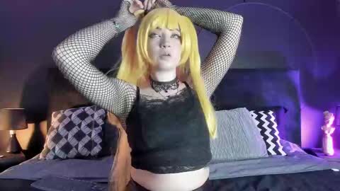 Snapshot of aylen_darkmoor chatting on February 15, 7:39 pm Aylen online show from February 15, 7:39 pm