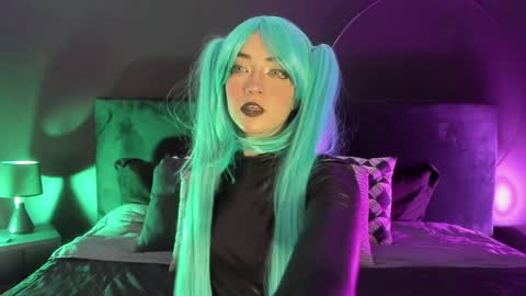 Snapshot of aylen_darkmoor chatting on January 25, 7:38 pm Aylen online show from January 25, 7:38 pm
