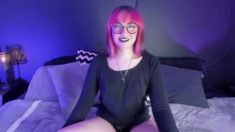 Snapshot of aylen_darkmoor chatting on December 6, 7:55 pm Aylen online show from December 6, 7:55 pm