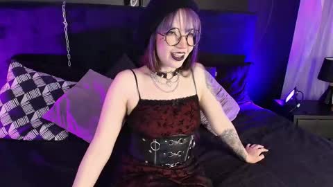 Snapshot of aylen_darkmoor chatting on October 7, 8:13 pm Aylen online show from October 7, 8:13 pm