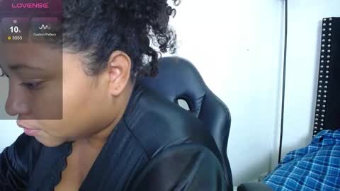Snapshot of ayliinn_ chatting on March 2, 3:24 am Ayliinn online show from March 2, 3:24 am