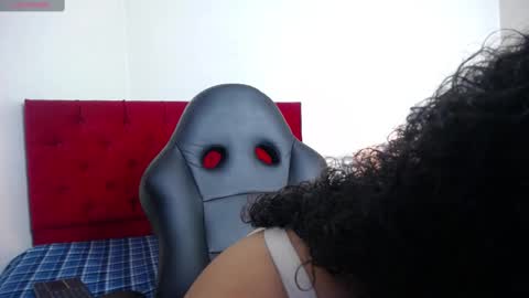 Snapshot of ayliinn_ chatting on February 25, 3:52 am Ayliinn online show from February 25, 3:52 am