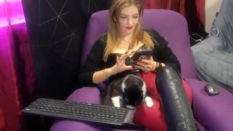 Snapshot of aymarsensual chatting on January 18, 12:15 pm Dominatrix Queen online show from January 18, 12:15 pm