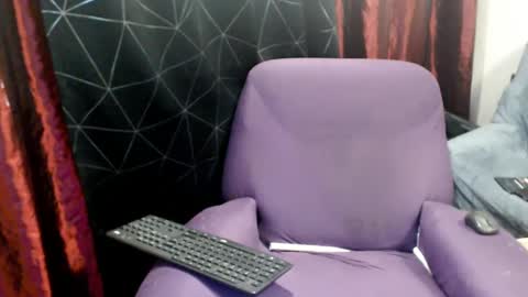 Snapshot of aymarsensual chatting on March 7, 9:27 pm Dominatrix Queen online show from March 7, 9:27 pm