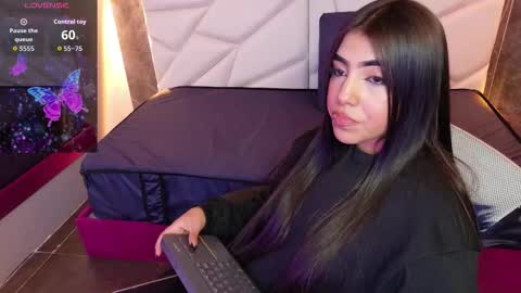 Snapshot of aysel_27 chatting on October 8, 10:47 pm Aysel online show from October 8, 10:47 pm