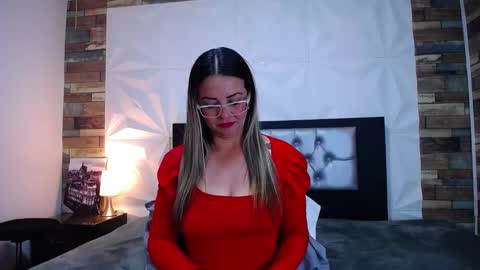 Snapshot of azaahara_ chatting on February 19, 11:06 am Azahara online show from February 19, 11:06 am