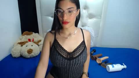 Snapshot of azahara_smith chatting on October 27, 7:59 am Smith online show from October 27, 7:59 am