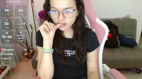 Azu  online show from April 21, 1:42 am