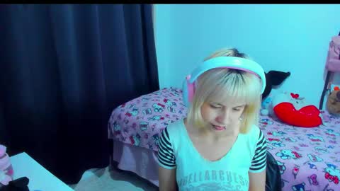 Azu Moure online show from February 13, 2:46 am