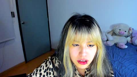 Snapshot of azu_moure chatting on January 4, 6:41 am Azu Moure online show from January 4, 6:41 am