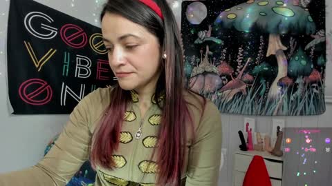Azucena R online show from December 18, 3:00 pm